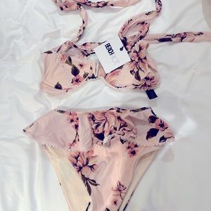 Beach Riot Daisy bikini in xs. Brand new with tags.